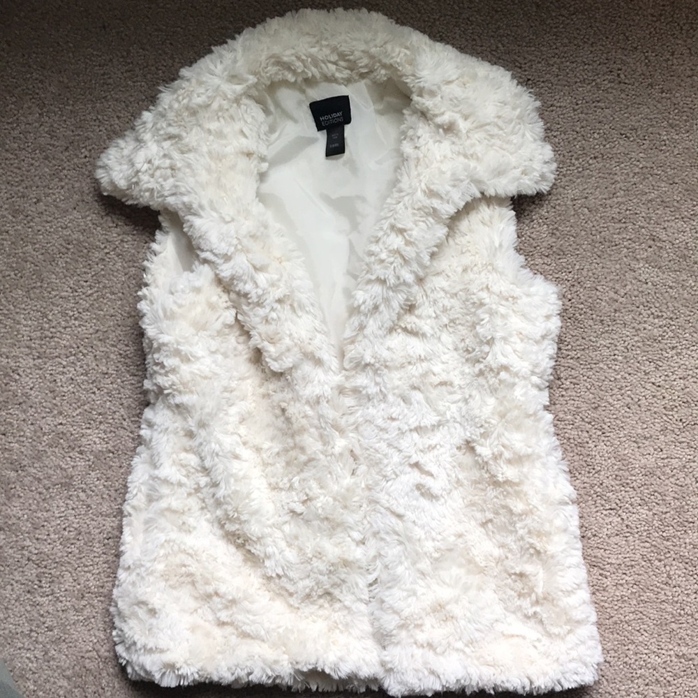 Girls Kohl’s furry vest size 6